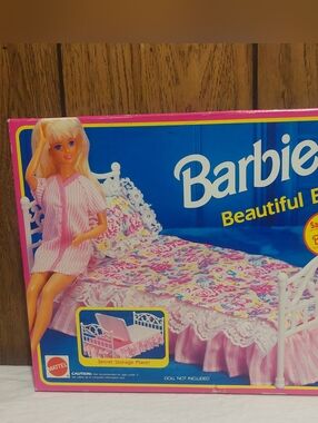 Mattel Barbie Bed Set - Pink Beautiful Bed 1992 Open Box Near Complete No. 9321
